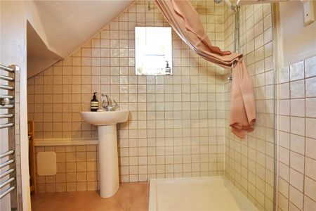 2 bedroom end of terrace house to rent - Photo 2