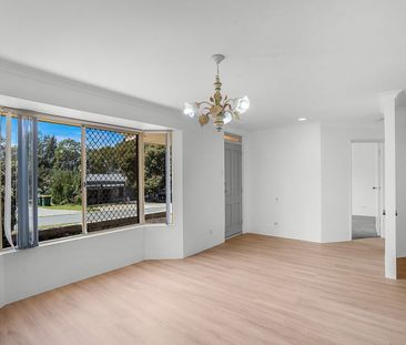 Fresh, Light-Filled 3x1 Home with Big Patio & Two Living Areas - Photo 3