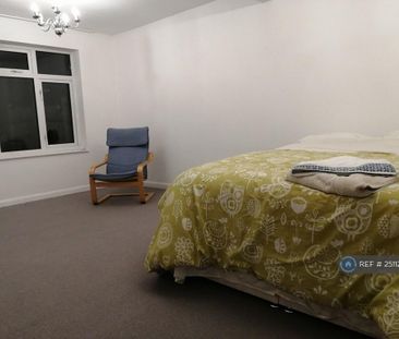 4 bedroom detached house to rent - Photo 3