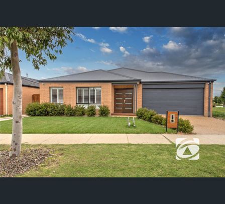 4 Garland Street, Pakenham, Vic 3810 - Photo 1
