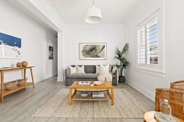 Semi Style Apartment with Unbeatable Views + Deck - Photo 1
