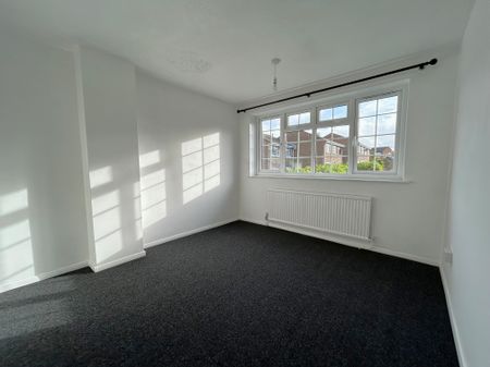 THE GLADE, LANGLEY, SO45 1ZP - Photo 2