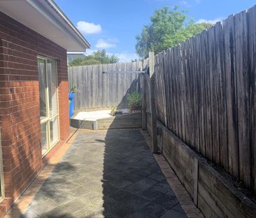 NEAT & TIDY 2 BEDROOM UNIT! - Photo 2