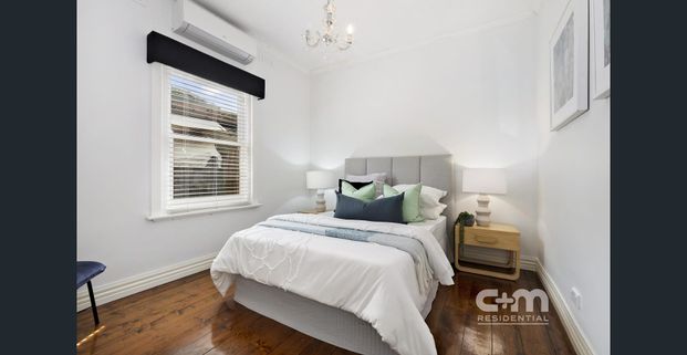 Street Facing Art Deco Home! - Photo 1