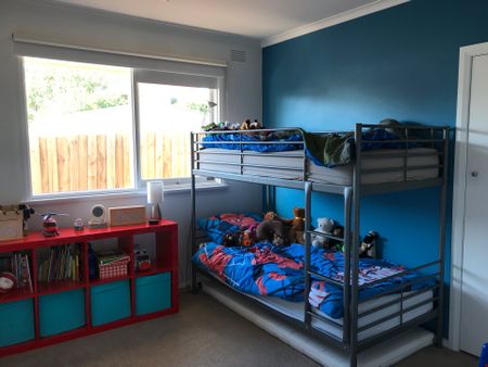 Three Bedroom Home with a Large Backyard - Photo 5