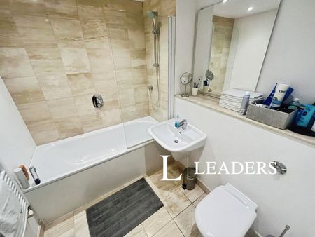 3 bedroom apartment to rent Palmeira Avenue, Hove, East Sussex, BN3 - Photo 4