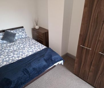 1 bedroom in a house share to rent - Photo 2