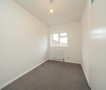 2 bedroom end of terrace house to rent - Photo 3