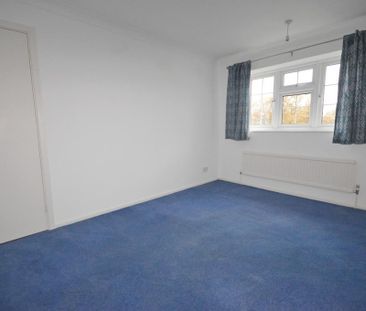 3 bedroom end of terrace house to rent - Photo 3