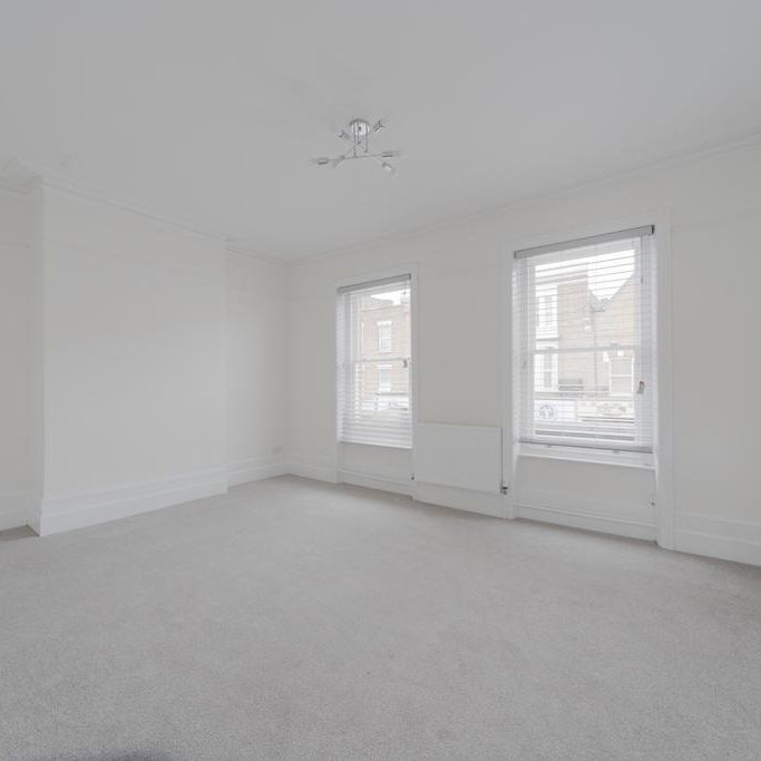 3 bedroom flat to rent - Photo 1