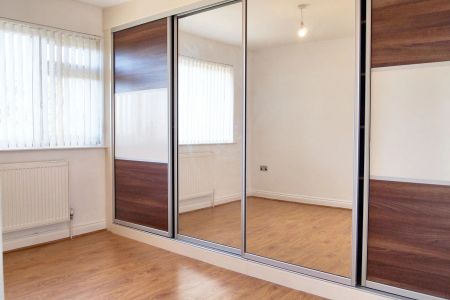 4 bed semi-detached house to rent in Homeway Road, Leicester, LE5 - Photo 3