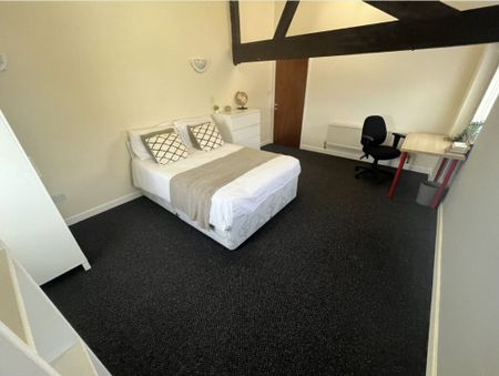 2 Bed Student Accommodation - Photo 2