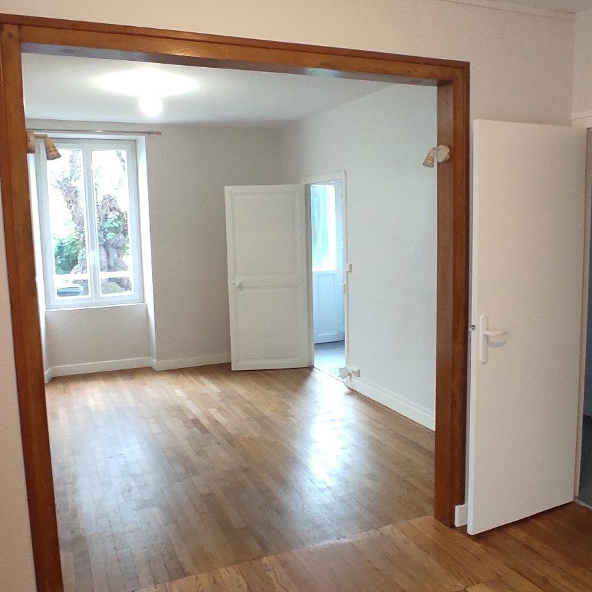 Location Maison 5 pièces 106m² LE PECHEREAU 36200 - Photo 1