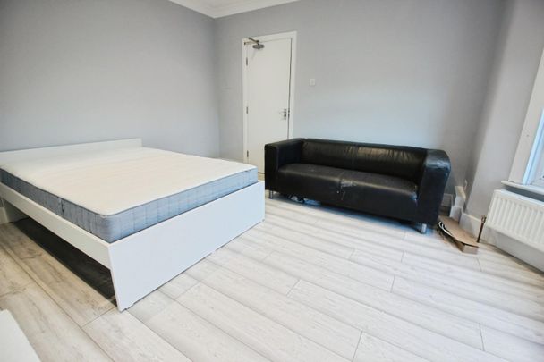 1 bedroom Flat To Let - Photo 1