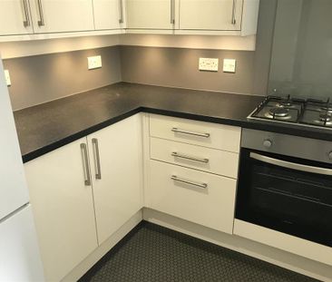 2 bedroom end of terrace house to rent - Photo 4