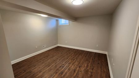 300 Cundles St West - Lower, Unit 503, Barrie L4N 7C9 - Photo 5