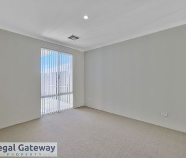 14 Corymbia Way, HAMMOND PARK WA 6164 - Photo 2