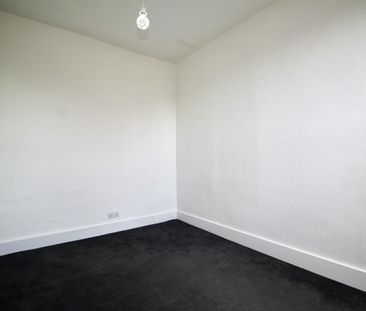 3 Bedroom House - Terraced To Let - Photo 3