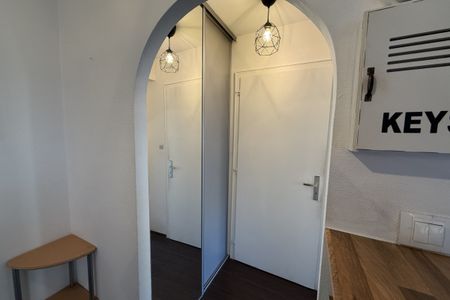 Joli 2 pièces meublé avec balcon et garage Centre de la Ro - Photo 3