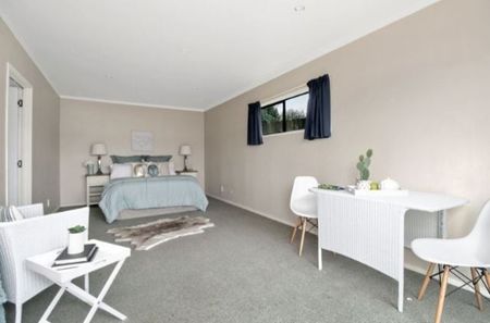 4-Bedroom Home with Huge Section - Photo 5