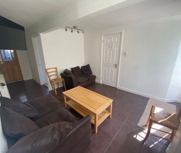 6 bedroom terraced house to rent - Photo 2