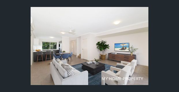 SPACIOUS 3 BEDROOM TOWNHOUSE - Photo 1