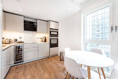 A beautifully presented one bedroom apartment situated on the 14th floor of this development located in the heart of the City. - Photo 4