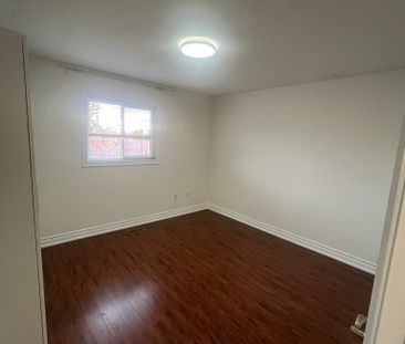 For Lease - 327 Evergreen Crescent Unit# Main, Oakville, Ontario - Photo 4