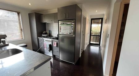 Executive Three-Bedroom Townhouse for Rent - Photo 3