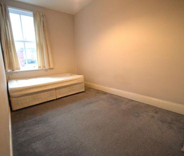 3 bedroom flat to rent - Photo 3