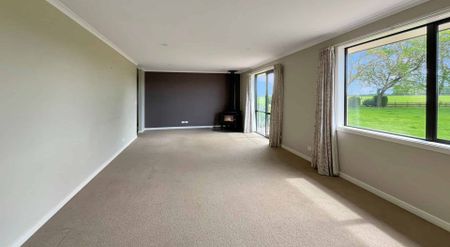 ASHBURTON, FOUR BEDROOM, PET FRIENDLY, LOG BURNER - Photo 2