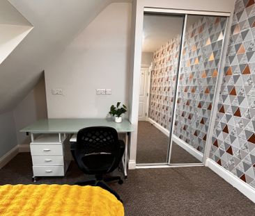 Ashley Road, Poole, BH14 0AD - Photo 2