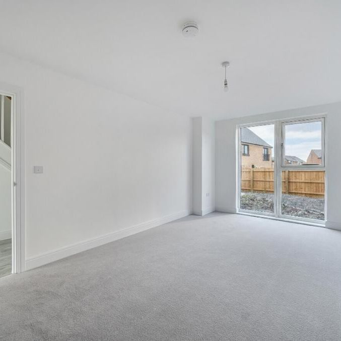 3 bedroom semi-detached house to rent - Photo 1