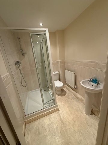 Room in a Shared House, Chaplin Close, M6 - Photo 4