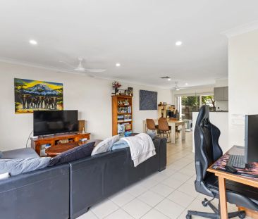 3 level townhouse with city views - Photo 4