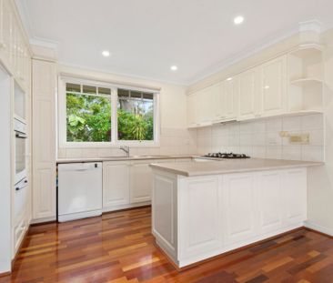 Brilliant Townhouse Well Positioned Opposite Wattle Park - Photo 2