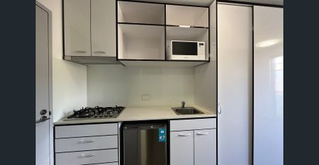 One Bedroom Student Studio with carpark and furniture and split system - Photo 4