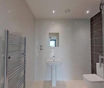 3 bedroom flat to rent - Photo 5