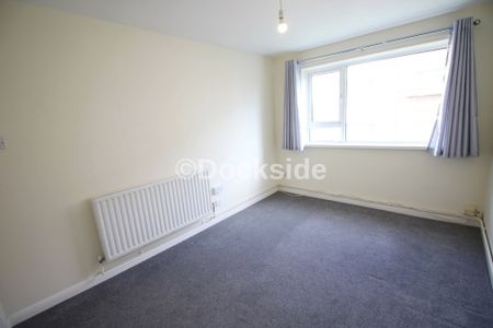 2 bed flat to rent in Hillside, Rochester, ME2 - Photo 4