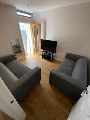 Room in a Shared House, London, SW16 - Photo 1