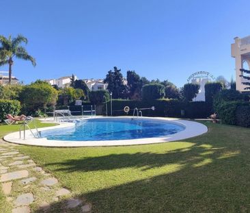 2 Bedroom Apartment For Rent in Estepona, Málaga - Photo 2