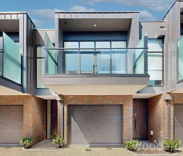STYLISH TOWNHOUSE IN PRIME HEIDELBERG LOCATION - Photo 6