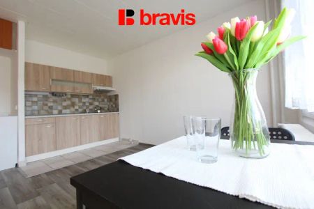 Pronájem bytu 1+kk, Brno - Starý Lískovec, lodžie, šatna, ulice U Pošty - Photo 2