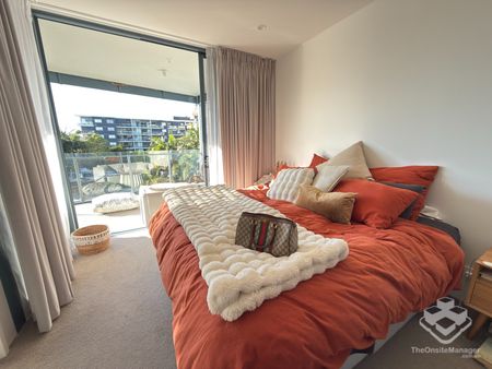 Spacious Luxury Apartment with MPR, Study Nook, 2 Car Spaces & 2 Storage Cages - Photo 4