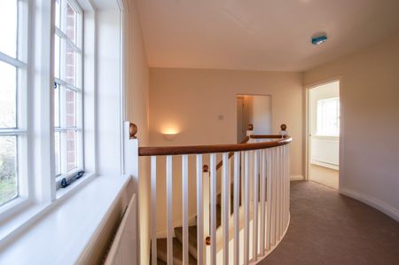 A rare opportunity to rent a spacious four-bedroom detached home, nestled in a quiet, rural location in the heart of the West Dean Estate - Photo 3