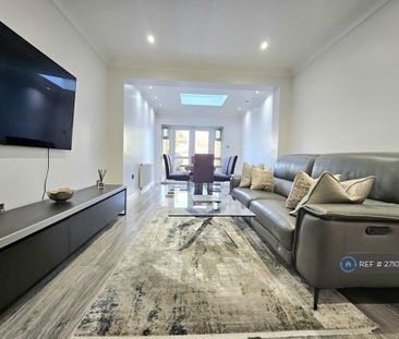 4 bedroom semi-detached house to rent - Photo 4