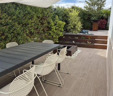 Jardín privado, diseño y luz | Chalet de esquina único en Boadilla - Photo 5