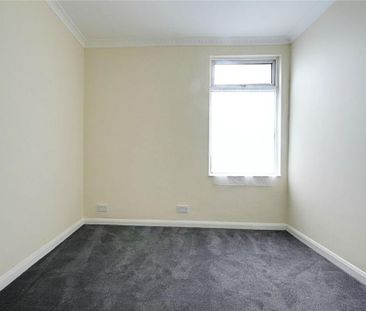 3 bedroom end of terrace house to rent - Photo 4