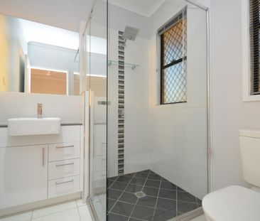 Relaxed Living in a Modern Setting - Photo 3