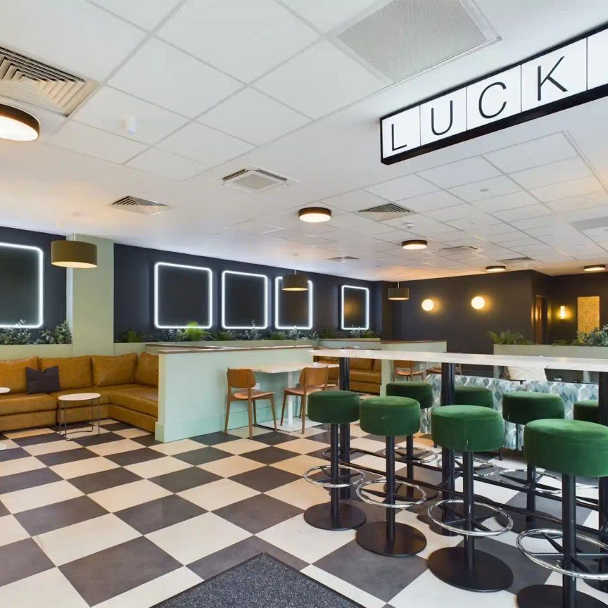 Luxury Ensuite - Photo 1